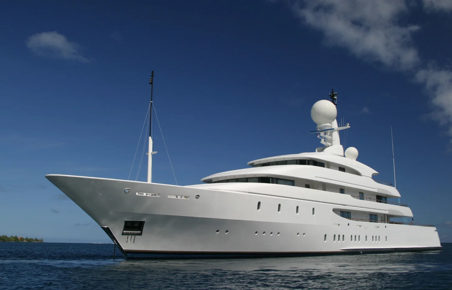 The Benefits of Chartering a Yacht